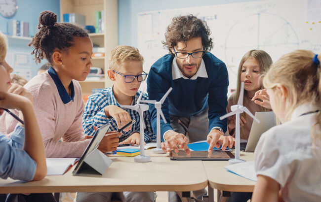 Kinderen bij leraar